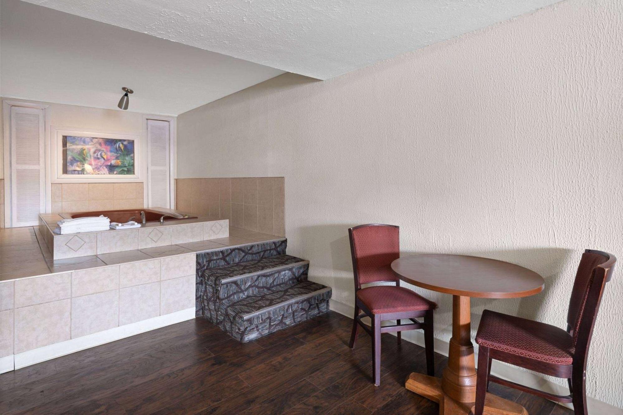 Super 8 By Wyndham Youngstown Girard Luaran gambar